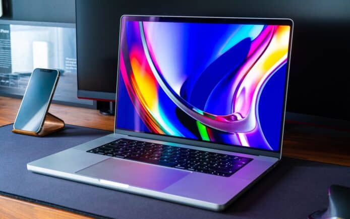 傳 Apple 2026 年推 OLED MacBook Pro   更輕薄、續航力更高