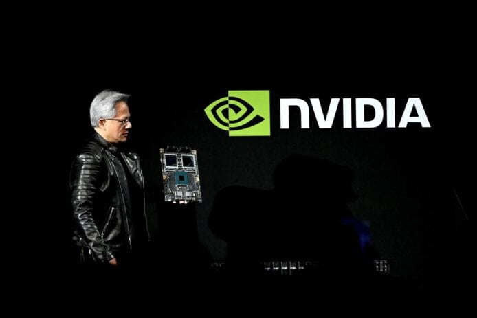 NVIDIA Blackwell AI 晶片進入量產　今季已出貨 13,000 個樣本