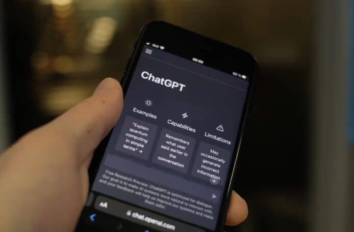 ChatGPT 官方學生寫作指南　如何活用AI、學習更智能高效