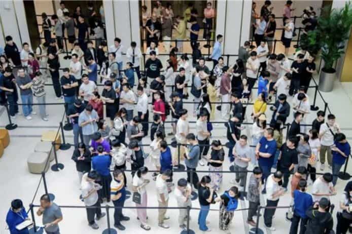 華為 Mate 70 系列預約破 132 萬　門市大排長龍