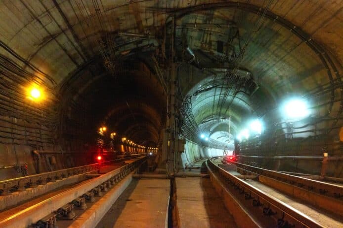 重遊地鐵舊觀塘綫過海路段  《穿越鐵路秘景》第二集揭示路段仍有不斷維修