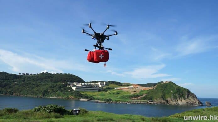 鄧炳強指無人機助警隊巡邏及消防滅火 人手操控不受「電離層閃爍」影響