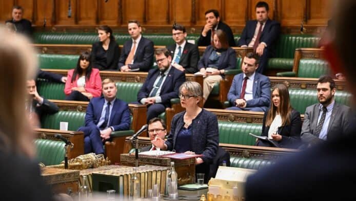 英國擬立法禁用 AI 生成兒童不雅圖片　違者最高可囚 5 年