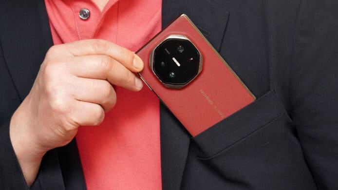 【評測】Huawei Mate XT 現場快速評測　「三摺」出奇薄 + 真正衫袋平板