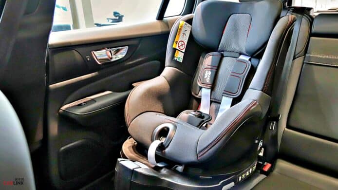 11 月起私家車載兒童須用束縛設備　定額罰款 230 元最高可罰 2000 元