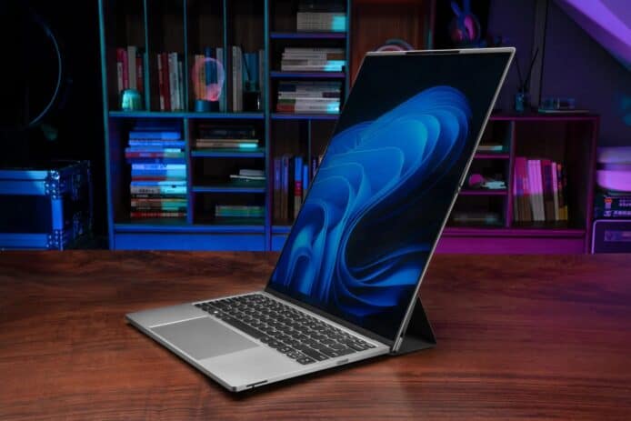 【MWC 2025】Lenovo ThinkBook Flip 概念電腦  熒幕可伸長至 18.1 吋