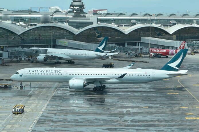 民航處最新 3 項流動電源禁令  機上不得用充電器、禁放行李架需跟身