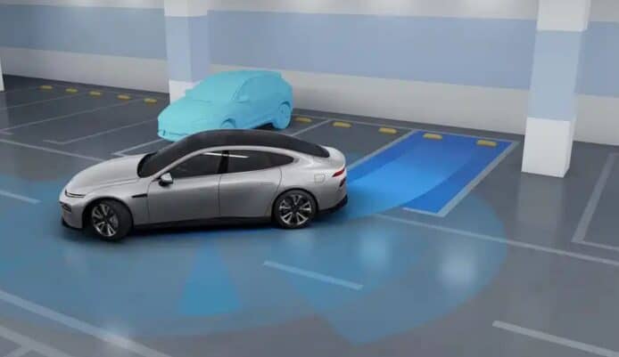 遙控泊車功能即日開放獲批車輛使用　政府同步推多項車輛與道路安全新規