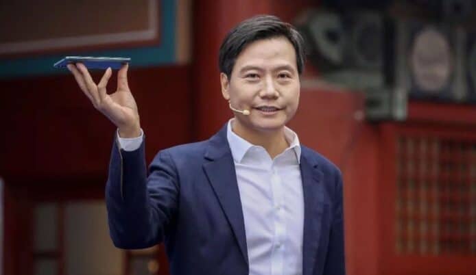 雷軍：被造謠導致小米股價下跌   AI 興起產生新問題，要提前預判提前立法