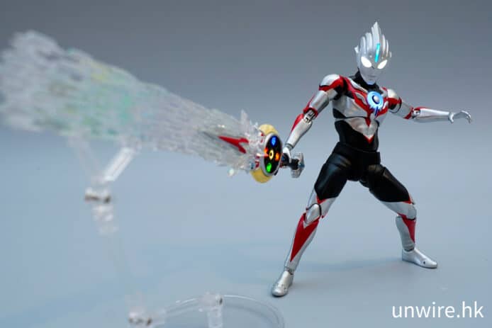 【試玩】CCSTOYS超人歐布　金屬骨架+磁控燈+燈效豐富