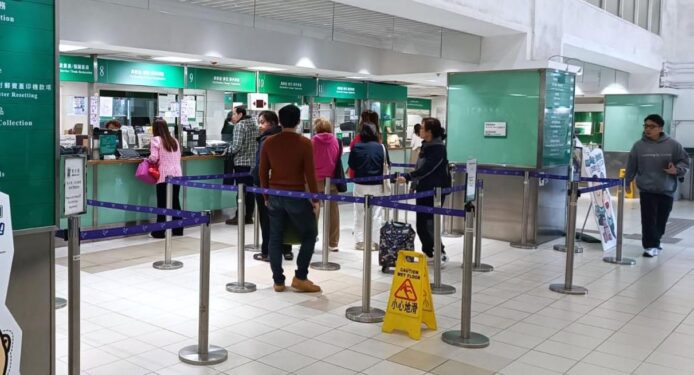 香港郵政「不代收關稅」  港府強烈反對美國加小額郵包關稅