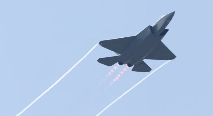 中國引入 DeepSeek 開發新戰機   AI 協助決策系統革新