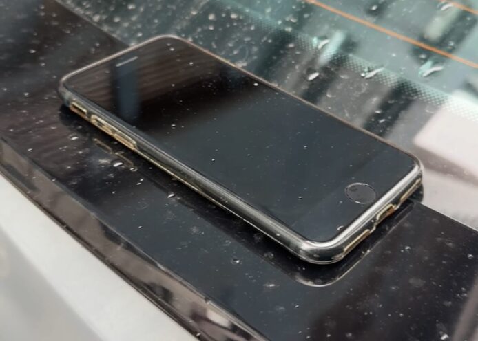 iPhone 放車尾翼駛完屯門公路　奇蹟尋回網民讚「手車好穩」