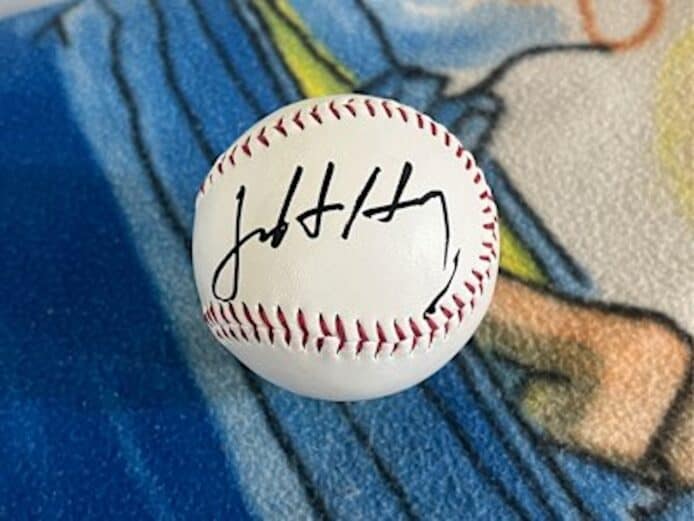 黃仁勳簽名棒球遭高價轉售　幽默回應：應該五五分帳