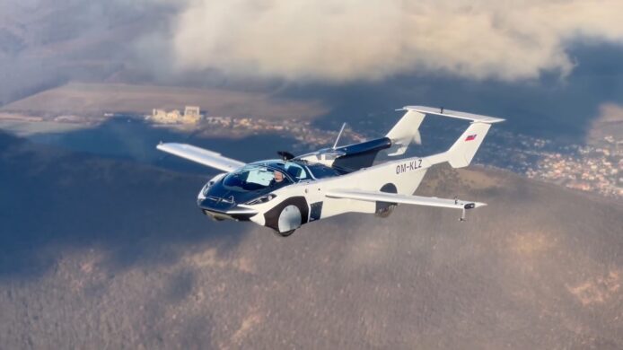 空陸雙棲飛行車 AirCar   2 分鐘內變型汽車/飛行器　斯洛伐克公司 Klein Vision 預告 2026 年量產開售