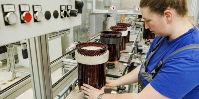 中國稀土出口禁令阻礙全球汽車生產　美國車企考慮於中國生產零件應對