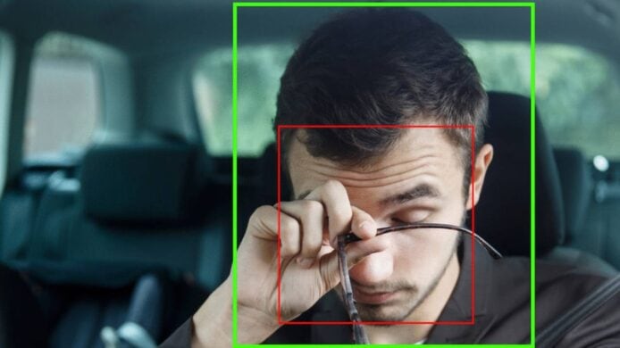 駕駛小米 SU7 Max 屢遭疲勞監測警示　車主指自己「眼細」致誤判　客服稱屬正常