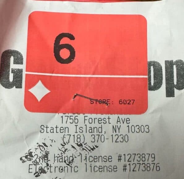 Switch 2 開箱螢幕驚現破洞　釘書針插穿包裝盒整批貨報銷