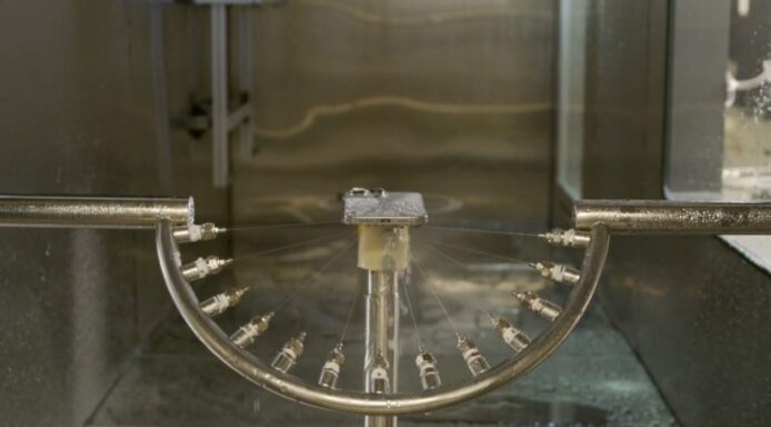 Apple 實驗室每日摔數千部裝置　不同方式「虐待」產品改善設計 十年保用維修率減四成