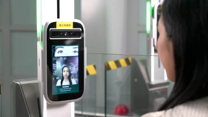 澳門虹膜通關週三擴展至港人　81 條通道較傳統過關快 2 秒