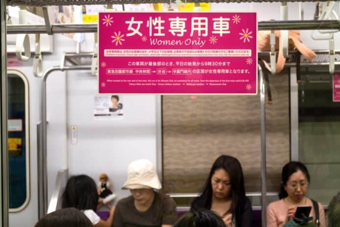 議員倡設女士專用車廂 「女驚被非禮、男驚被誣陷」 港鐵已評估並作出回覆