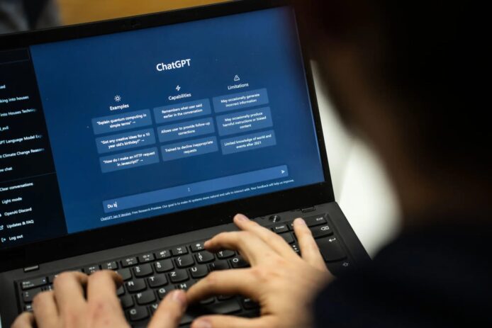 港大教授承認用 ChatGPT 改論文　稱有助提供更好意見　校方未有明確規管政策