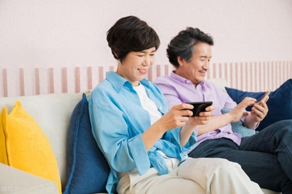 中國網民增至 11.23 億人  普及率達 79.7%    長者、農村上網人數持續增長