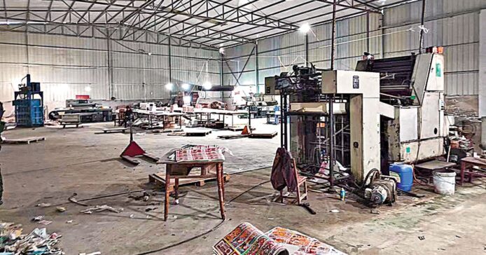 四川男子仿效電影《無雙》製偽鈔　租陰司紙廠印假鈔成功騙過驗鈔機