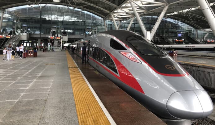 國鐵集團：乘搭高鐵攜流動充電器　　不查品牌或 3C 標籤但限量及有容量限制