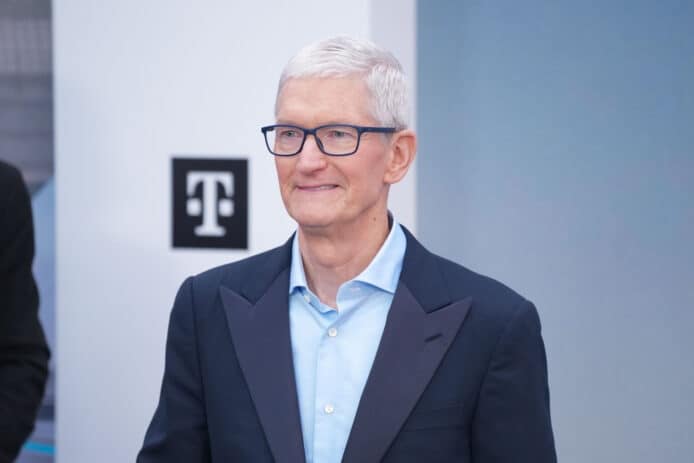 白宮批 Apple 遷出中國進度緩慢   明明有AI, 新技術不知為何 仍深度依賴中國