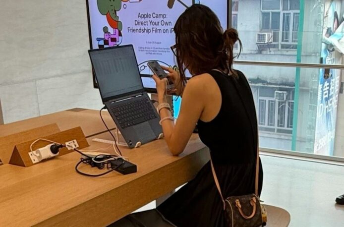 大陸女子 Apple Store 擅用電源被公審　為電腦充電被職員勸阻　中國網民反指香港人小器