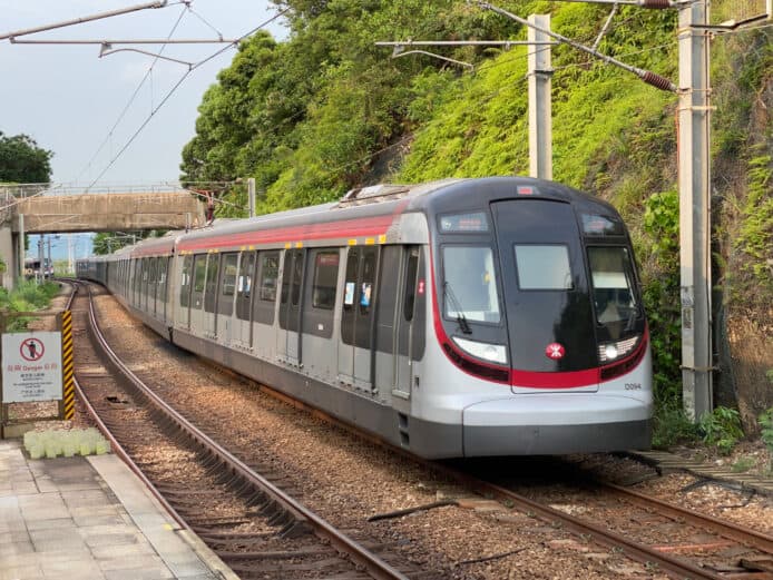 港鐵廣播故障車長親自演繹　自帶音效嘟嘟聲令全車乘客爆笑