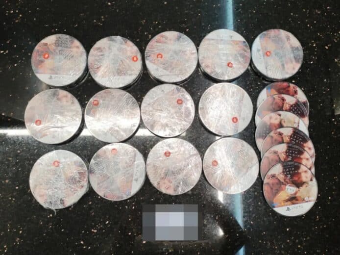 真人版《死亡擱淺 2》上演   男子腳綁 168 片遊戲光碟 「送貨」走私失敗