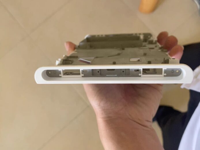 Switch 2 白色機殼現身中國　OLED 版本疑似開發中　面板廠商仍未決定