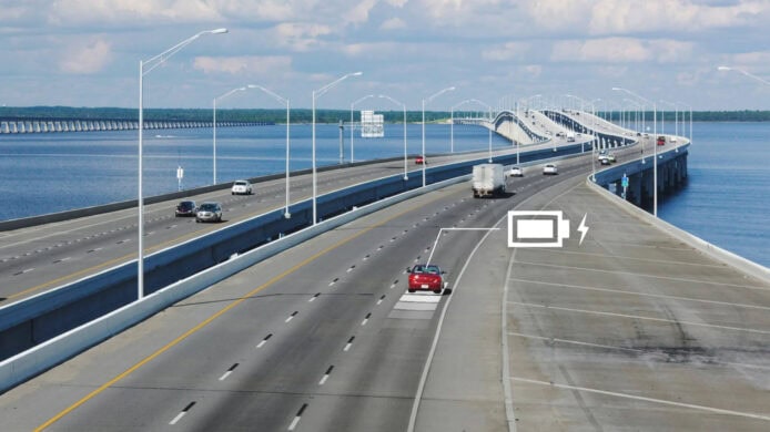 日本成功測試無線充電道路　時速 60 公里仍可充電　實現電動車長途行駛