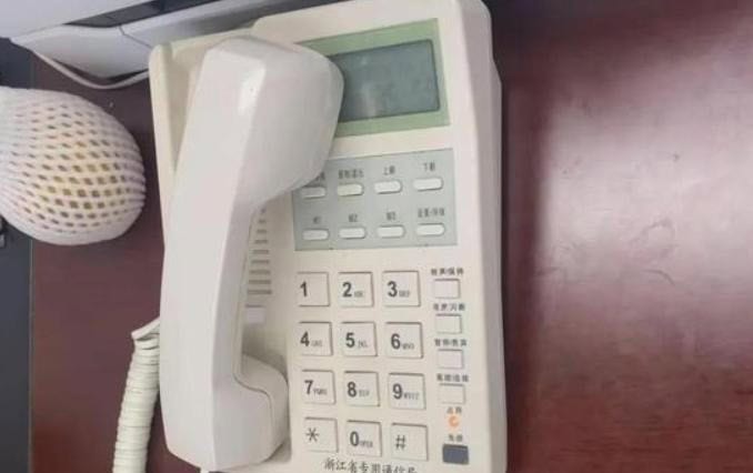 中國杭州公務員疑蓄意掛起電話 辦補助男子親赴現場揭原因