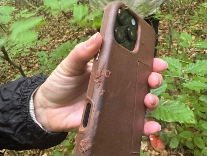 iPhone 800 米高空墜落完好無損　德國女子坐小型飛機遭強風吹走手機　森林中用 Find My 尋機成功