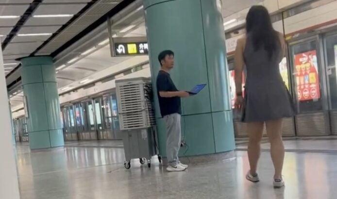 網民拍片有人在港鐵月台”偷電”  陸網民回應：「大陸隨便都可充電，某些鄉下竟不給用一下電」引爭議