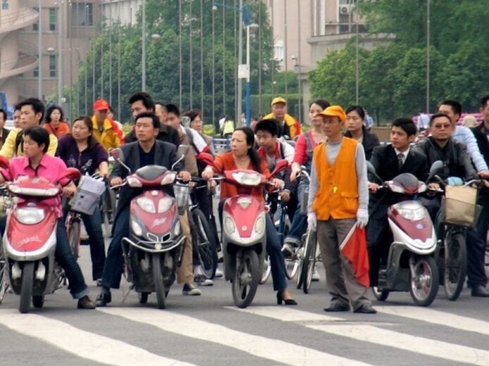 比亞迪推電動二輪車電池　涵蓋多款規格　採用專利防水技術聲稱可在水下使用