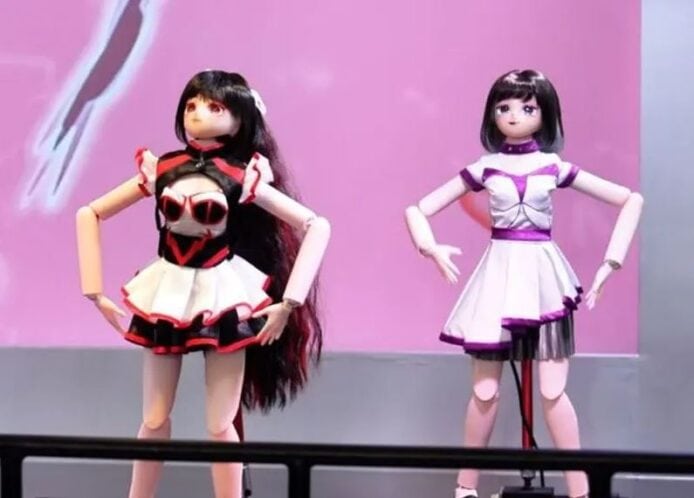 中國推迷你人形機械人　化身「機械女團」示範演出　拍賣以逾萬人民幣成交