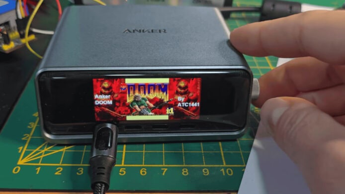 Anker 充電器成功運行 DOOM　未經結構性改造　本身控制器已足夠運行遊戲