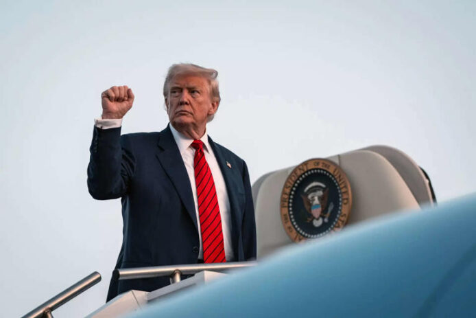 特朗普稱晶片關稅將加至 300%  預計在未來兩週內正式公布