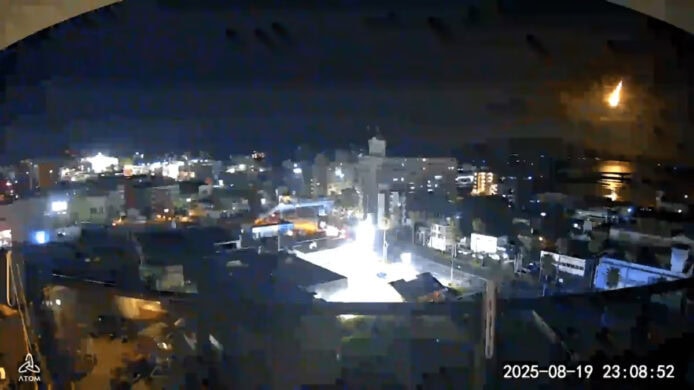 日本九州夜空現神秘強光　監視攝影機瞬間全白　疑為隕石墜落但未找到實物