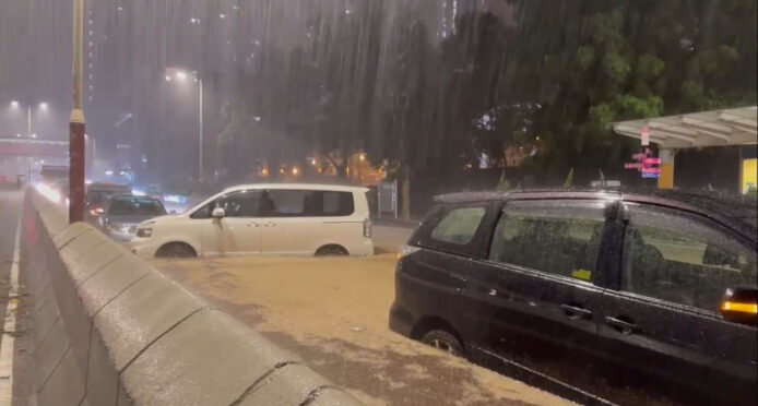 天文台再解畫黑雨預報限制　AI 預報模式仍有待改進　本地發展暴雨現今科技難預測