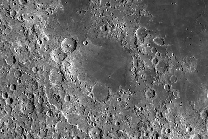 月球核能時代來臨！NASA 搶先中國建立永久基地面臨難題