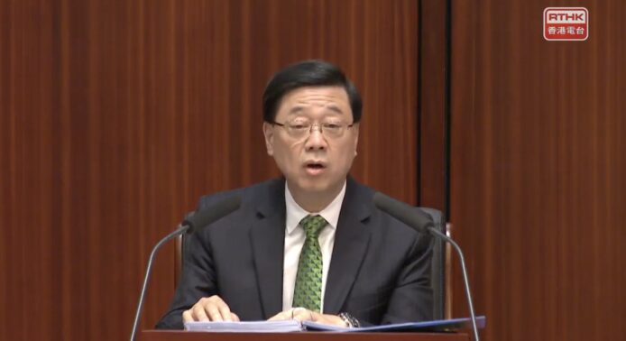 【2025施政報告】便民服務 AI 智能化   AI 語音非緊急報案、實時數據疏導交通   推展生成式 AI 於臨床醫療應用