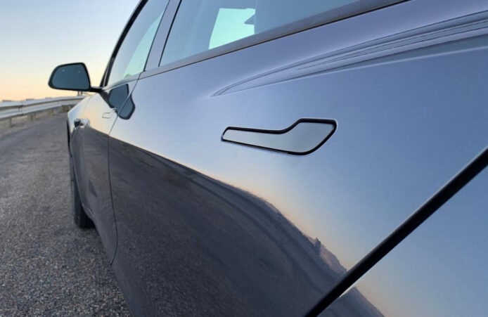 Tesla 車門把手安全隱憂 改良計劃聚焦緊急逃生便利