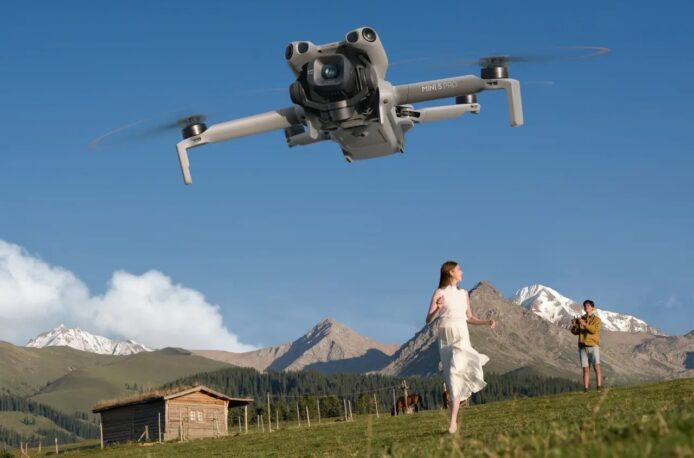 DJI Mini 5 Pro 正式發表　全球首款 1 吋感光元件迷你航拍機　配備夜景避障技術挑戰 250 克極限