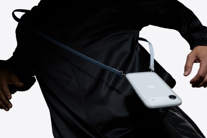 Apple $449 iPhone 斜孭掛繩　迎合手機掛身潮流　需另外配合手機殼使用