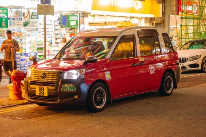 不滿的士司機用高德地圖   兼導航聲響過大  醉客襲擊的士司機被捕